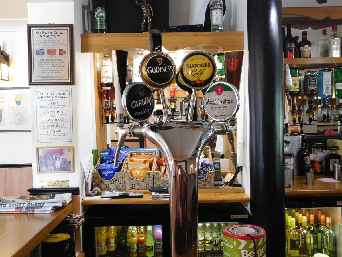 The Railway Inn Forden Exterior foto