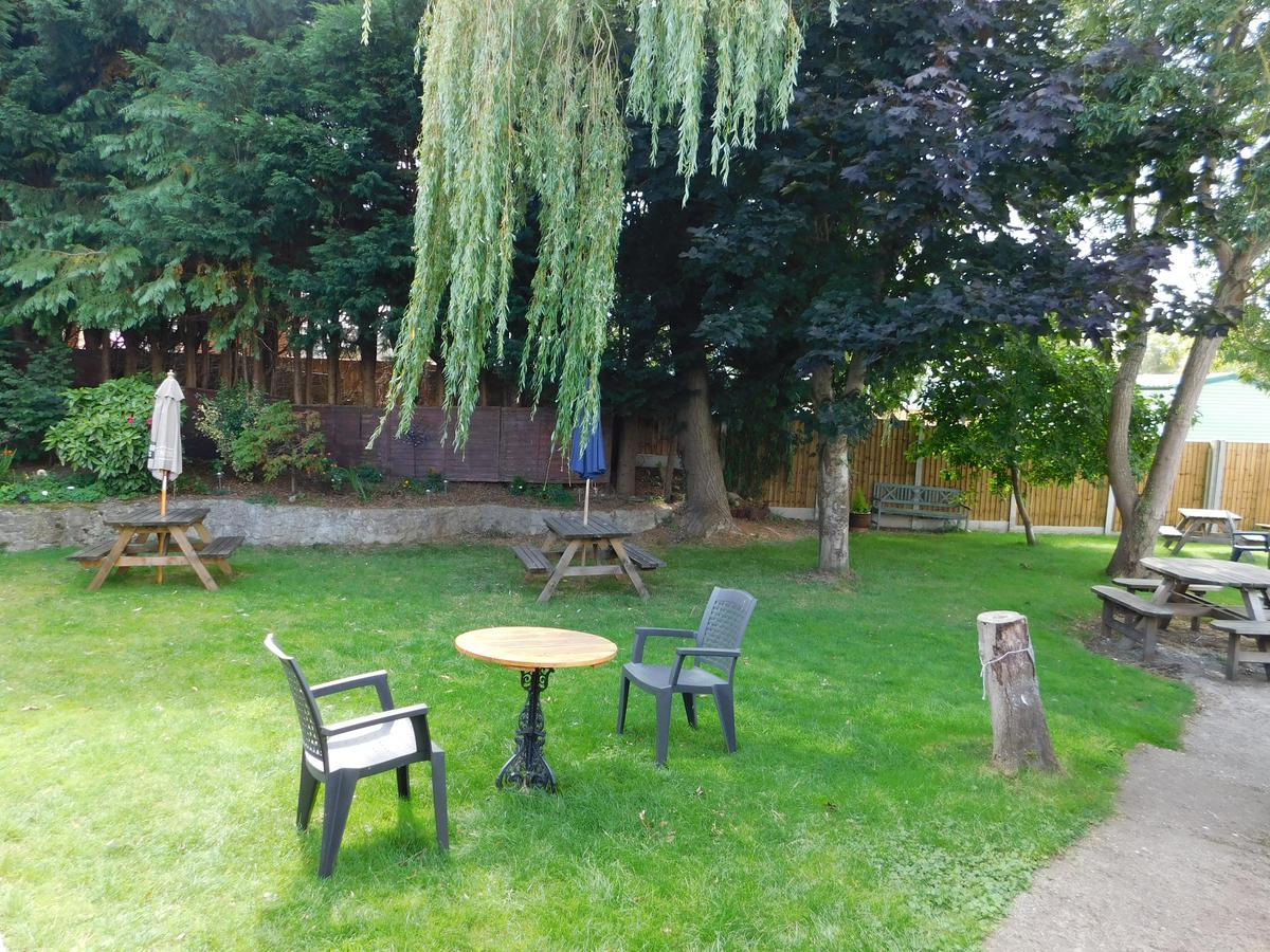 The Railway Inn Forden Exterior foto