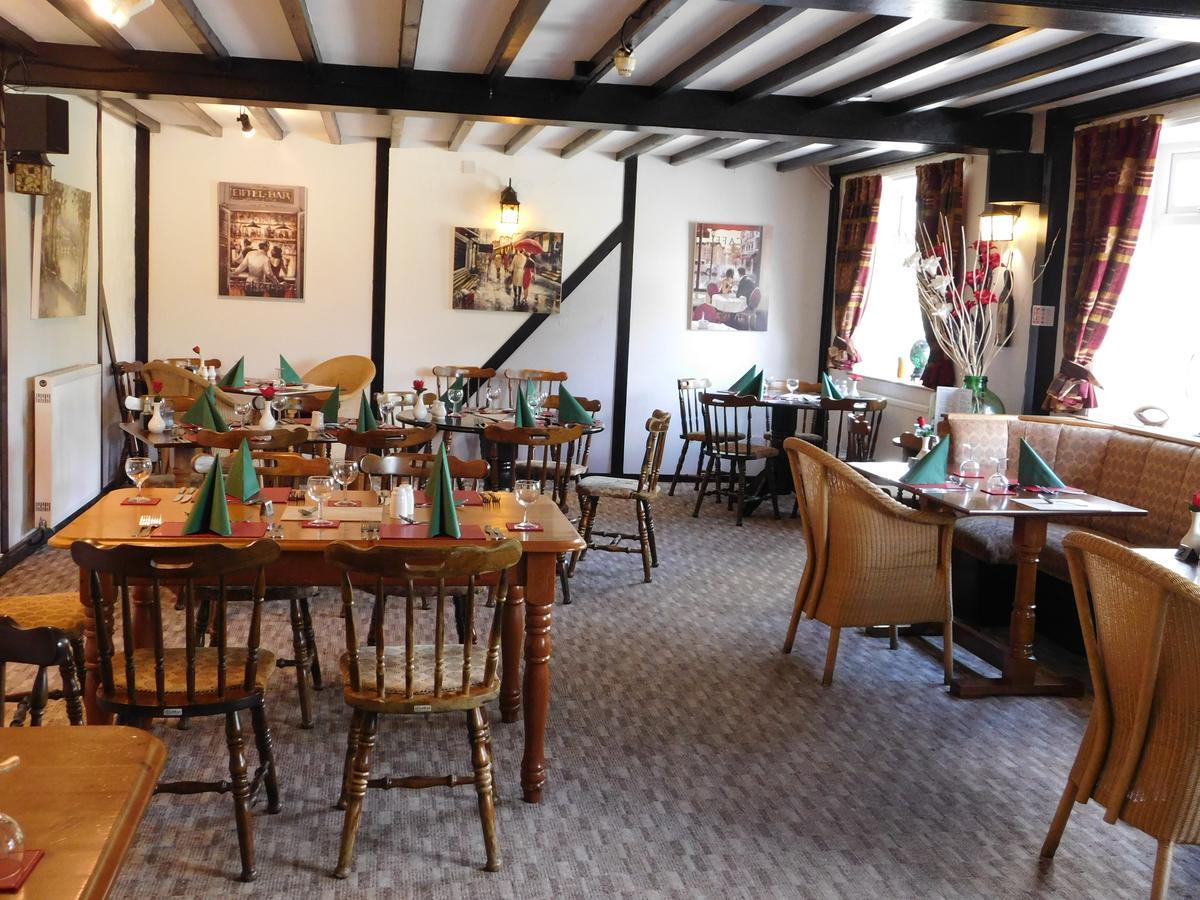 The Railway Inn Forden Exterior foto